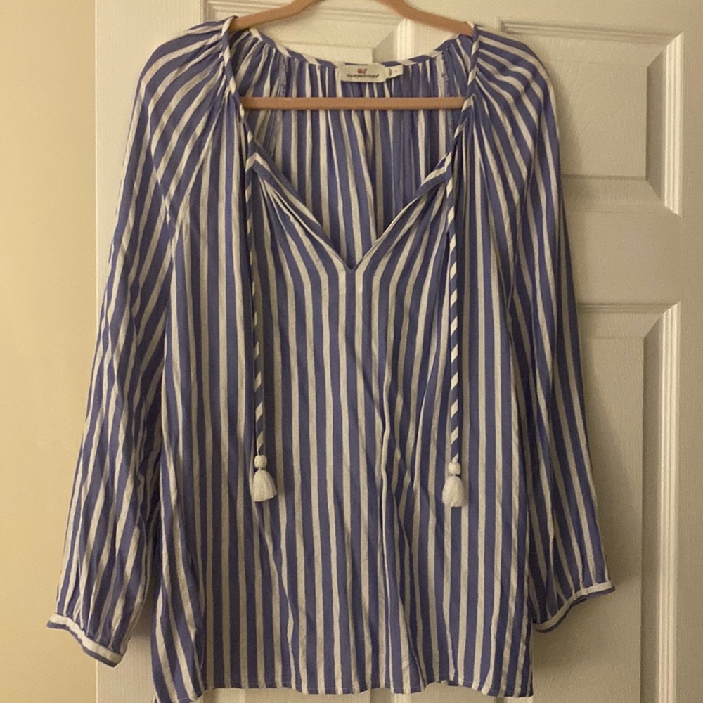 Like new vineyard vines size large blouse with tassels